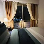 Avenue De Champagne Apartment *