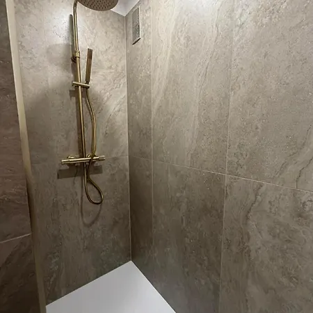 Avenue De Champagne Apartment *