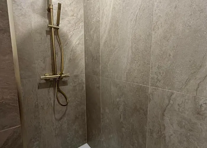 Avenue De Champagne Apartment *